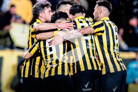 Ex técnico de Alianza llevó a Peñarol a la semifinal de la Libertadores