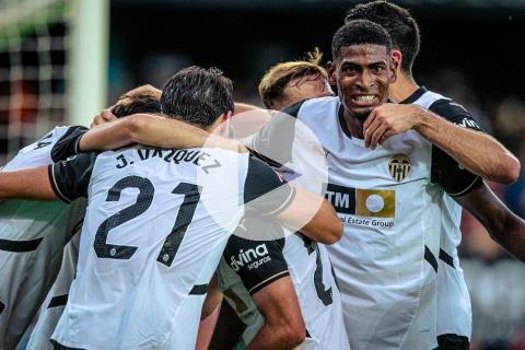 (VIDEO) Valencia logró su primera victoria y salió del fondo de la tabla de la Liga Española