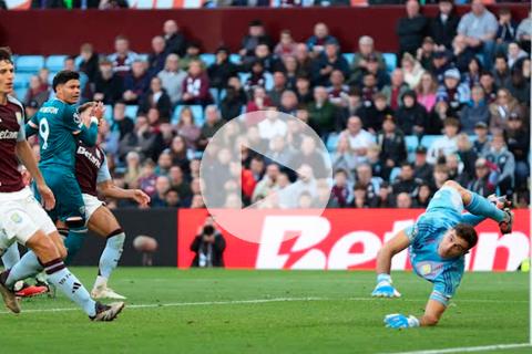 (VIDEO) ¡Lo sufre el 'Dibu'! Le empataron al Aston Villa, sobre la hora, en Premier League