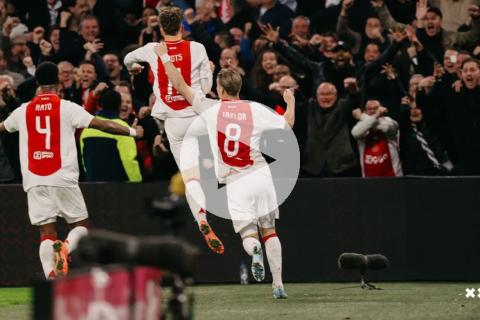 (VIDEO) Ajax le quitó el invicto al PSV en la Eredivisie