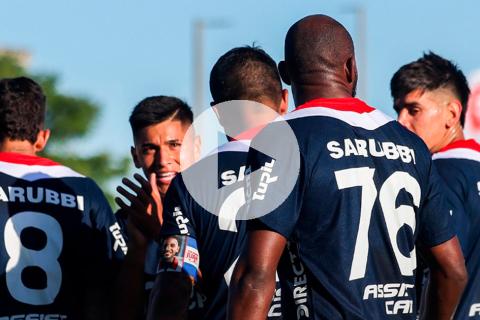 (VIDEO) Nacional goleó a Fénix y tomó la cima de la liga uruguaya