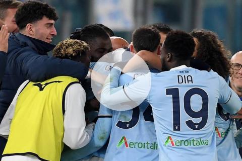 (VIDEO) Lazio goleó y quedó a un punto de la cima en Italia