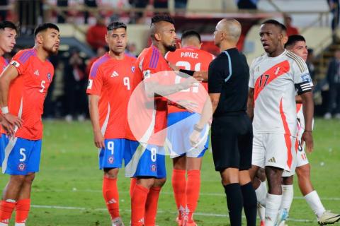 Vidal: "Este punto es importante, siempre es difícil jugar con Perú"