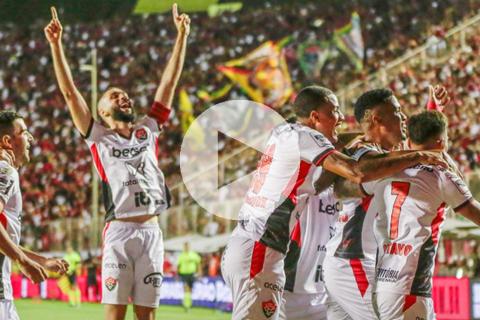 Vitória ganó y se salvó de la baja en el Brasileirao