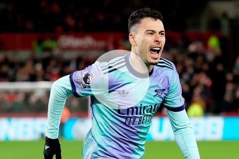 (VIDEO) Arsenal venció a Brentford y acecha la cima en la Premier League