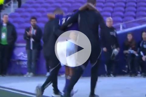 (VIDEO) Cartagena salió lesionado en amistoso ante Atlético-MG