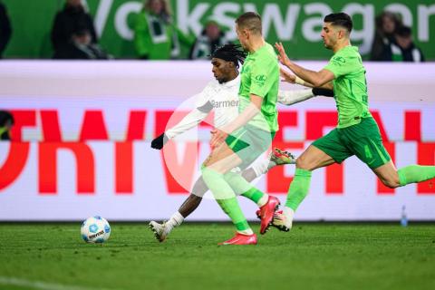 (VIDEO) Leverkusen empató y se alejó de la cima en Alemania