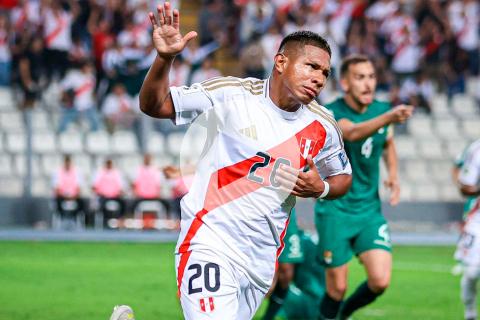 (VIDEO) Edison Flores apareció para anotar el tercero ante Bolivia