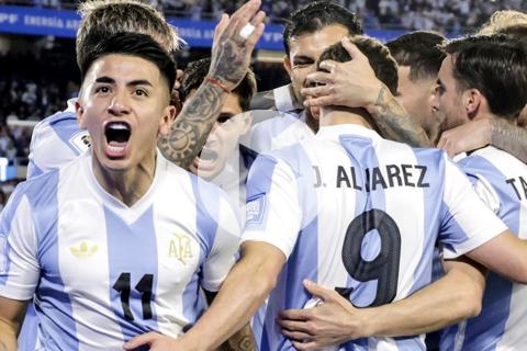 Argentina le sacó lustre a su pase al Mundial y vapuleó 4-1 a Brasil