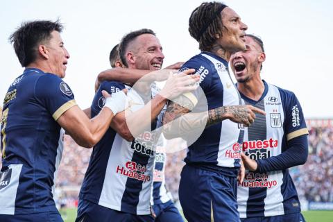 (VIDEO) Guerrero se convirtió en el jugador más longevo en anotar un doblete en Libertadores