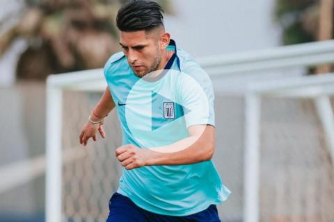 El zaguero de Alianza Lima, Carlos Zambrano, quien ha visto tres tarjetas rojas en los últimos tres juegos que ha disputado, aseguró sentir incomodidad por las expulsiones y mostró confianza que se revertirá el mal momento 'blanquiazul'.  "Todavía falta, tenemos un partido más, se nos complica, es un momento duro, pero tenemos que revertir esto. Venimos en mal momento, con tres partidos complicados, tenemos que hacernos cargos de nuestros errores", declaró el 'Káiser'.