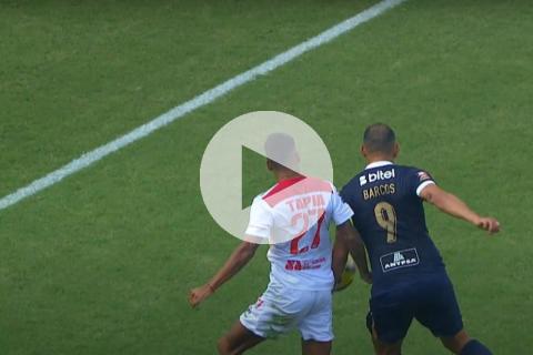 ¿Hubo mano? Conoce diálogo del VAR en el gol que se le anuló a Barcos ante Grau