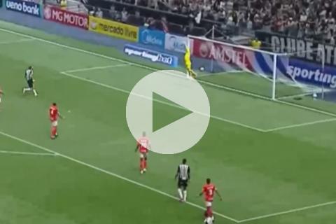 (VIDEO) ¡Vale los octavos! Así fue la atajada de Bolado para mantener el empate en Brasil