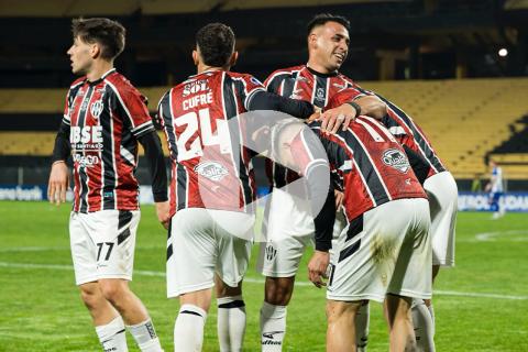 (VIDEO) Central Córdoba goleó a Cerro Largo y clasificó a octavos de la Sudamericana