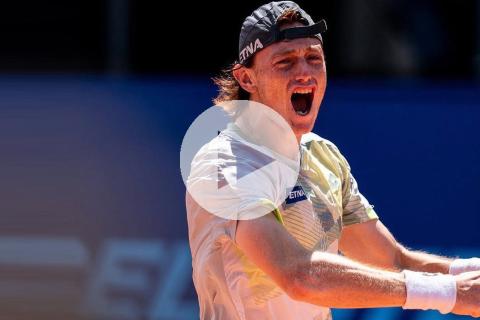¡Se tumbó a otro Top 100! 'Nacho' Buse venció al polaco Majchrzak y avanzó a cuartos en Gstaad