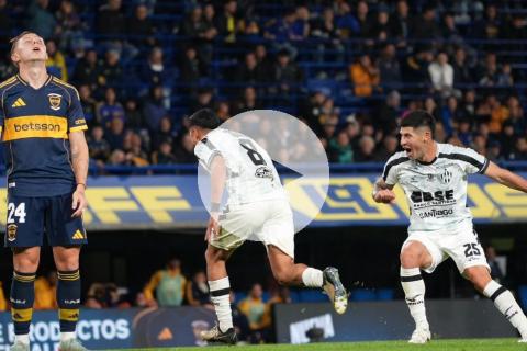 (VIDEO) Advíncula vio desde el banco un nuevo tropiezo de Boca