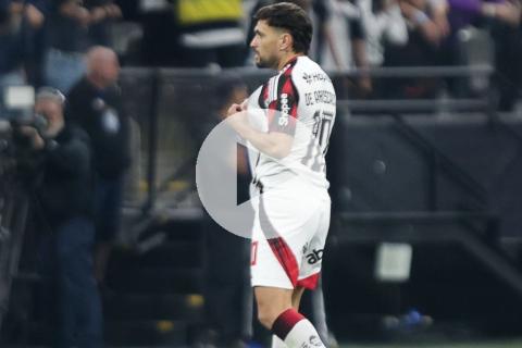 (VIDEO) Flamengo le remontó a Corinthians y se afianzó en la cima del Brasileirao