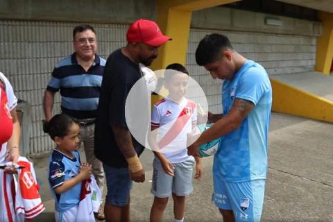 (VIDEO) Piero Quispe pasó grato momento con hinchas peruanos en Australia