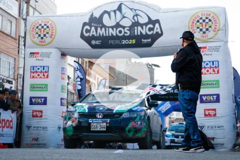 Castro lidera Caminos del Inca, que tuvo "accidentado" inicio tras auto incendiado