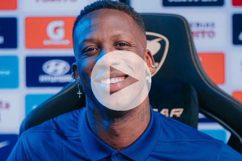 Advíncula: "De mi parte van a tener mucho sacrificio, temperamento y profesionalismo"