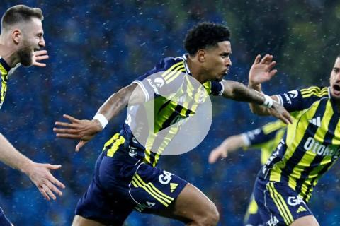 (VIDEO) Fenerbahce ganó el "Clásico turco" y alzó la Supercopa