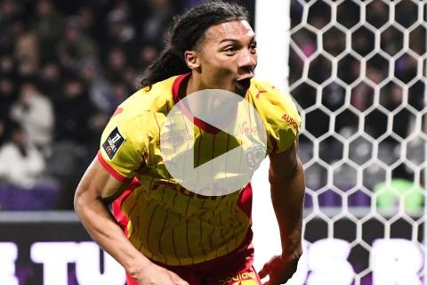 (VIDEO) Lens goleó a domicilio y se afianzó en la cima