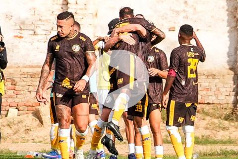 (VIDEO | FOTOS) Primera victoria: Juan Pablo II remontó en los descuentos ante Atlético Grau