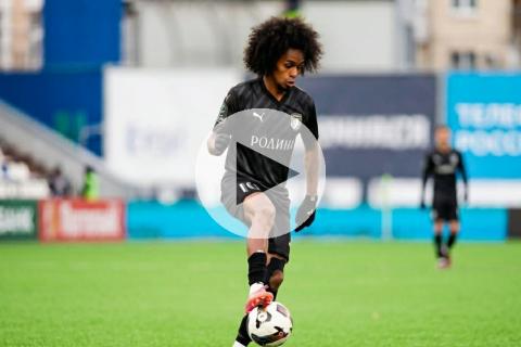 (VIDEO) Yordy Reyna erró penal en empate del Rodina Moscú en la Segunda de Rusia