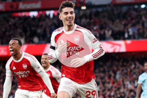 (VIDEO) ¡Arsenal ganó y quedó a un triunfo del título de la Premier!