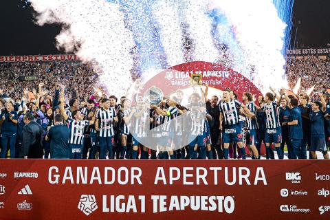 (VIDEO) Así fue la premiación de Alianza Lima tras obtener el Torneo Apertura