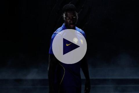 (VIDEO) Chelsea presentó su nueva camiseta para la próxima temporada
