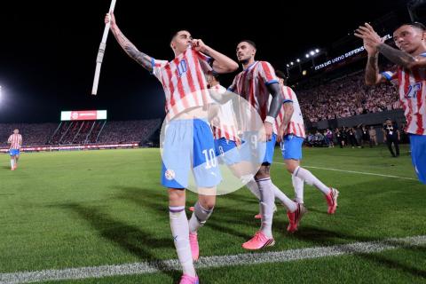 (VIDEO) Paraguay goleó en su despedida, pero quedó preocupado por lesión de Enciso