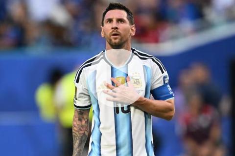 Messi presentó la camiseta que lucirá en su despedida con Argentina