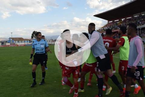 (VIDEO) ¡Tenso final en la 'Incontrastable'! El Huancayo vs. Boys terminó en pelea