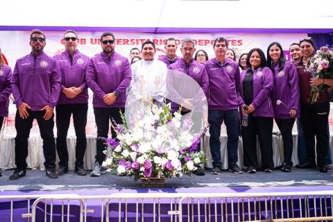 (VIDEO | FOTOS) Universitario rindió homenaje al Señor de los Milagros
